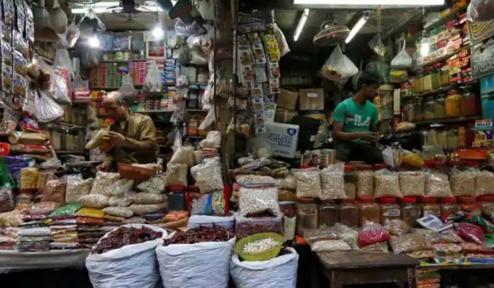 Analysts heave sigh of relief as inflation falls below RBI’s 6%-mark; says IIP contraction bigger cause of concern