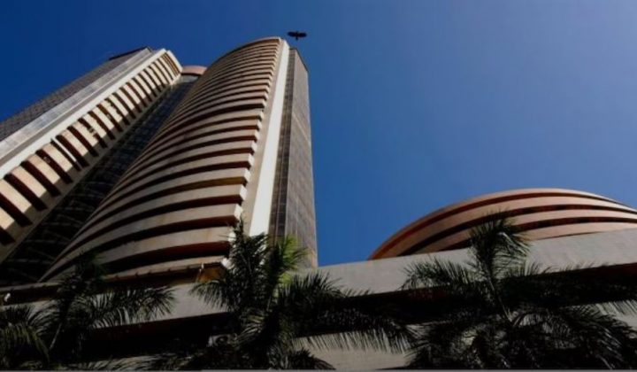 Closing Bell: Nifty ends flat, Sensex rises 224 pts; FMCG gains, power stocks drag
